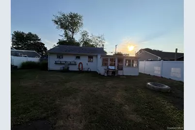 1443 Lombardy Boulevard, Bay Shore, NY 11706 - Photo 14