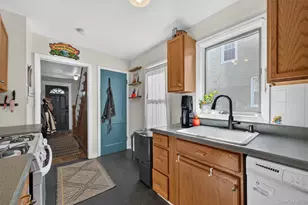 9 E Stone St, Newburgh, NY 12550 - Photo 12