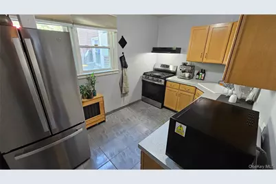 133 Hilltop Acres #133, Yonkers, NY 10704 - Photo 8