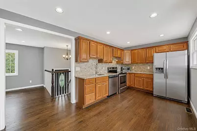 3010 Sipp Avenue, Medford, NY 11763 - Photo 8