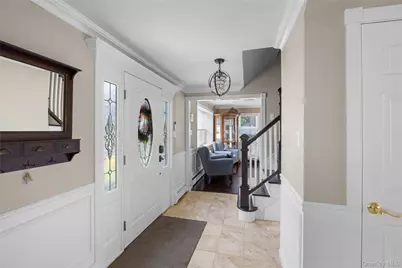 6 Stratton Lane, Stony Brook, NY 11790 - Photo 2