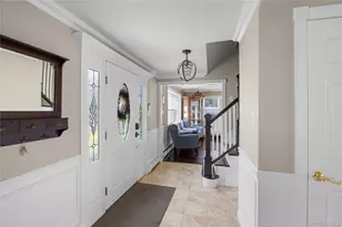 6 Stratton Ln, Stony Brook, NY 11790 - Photo 2
