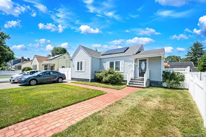 135 Clayton Street, Central Islip, NY 11722 - Photo 2