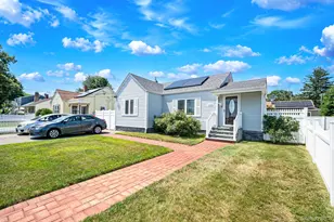 135 Clayton St, Central Islip, NY 11722 - Photo 2