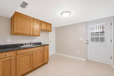 135 Clayton Street, Central Islip, NY 11722 - Photo 16
