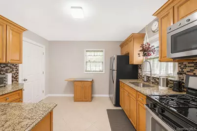135 Clayton Street, Central Islip, NY 11722 - Photo 8