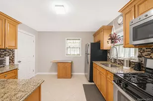 135 Clayton St, Central Islip, NY 11722 - Photo 8