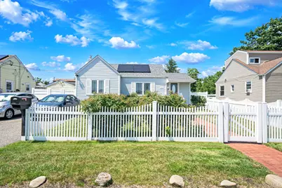 135 Clayton Street, Central Islip, NY 11722 - Photo 26