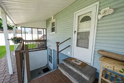 135 Clayton Street, Central Islip, NY 11722 - Photo 22