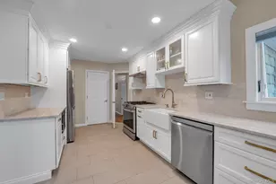 26 Patton Blvd, New Hyde Park, NY 11040 - Photo 6
