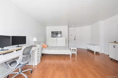 67-25 Clyde Street #6P, Forest Hills, NY 11375 - Photo 2