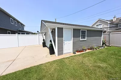 816 Gehrig Avenue, Franklin Square, NY 11010 - Photo 8