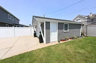 816 Gehrig Ave, Franklin Square, NY 11010 - Photo 8