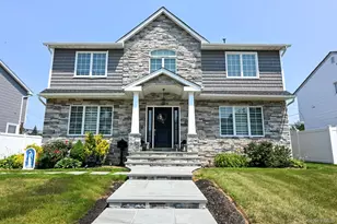 816 Gehrig Ave, Franklin Square, NY 11010 - Photo 2
