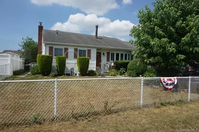 820 N Indiana Avenue, Lindenhurst, NY 11757 - Photo 1