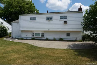 820 N Indiana Avenue, Lindenhurst, NY 11757 - Photo 4