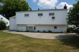 820 N Indiana Ave, Lindenhurst, NY 11757 - Photo 4