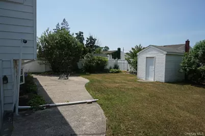 820 N Indiana Avenue, Lindenhurst, NY 11757 - Photo 6