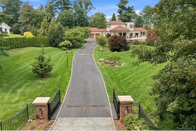900 W Shore Road, Mill Neck, NY 11765 - Photo 2