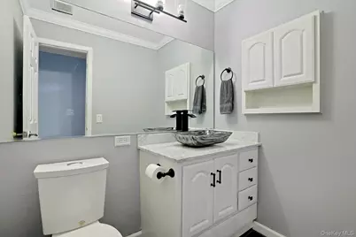 121 Coachlight Square, Montrose, NY 10548 - Photo 12