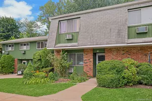 121 Coachlight Square, Montrose, NY 10548 - Photo 2