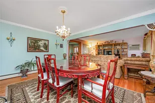 2 Glow Ln, Hicksville, NY 11801 - Photo 8