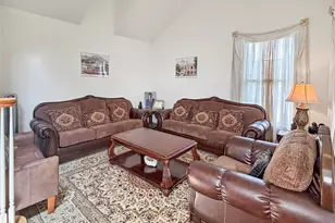 43 Regency Dr, Poughkeepsie, NY 12603 - Photo 8