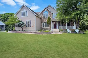 43 Regency Dr, Poughkeepsie, NY 12603 - Photo 2