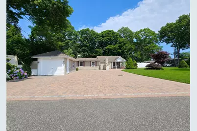 241 Terry Boulevard, Holbrook, NY 11741 - Photo 2
