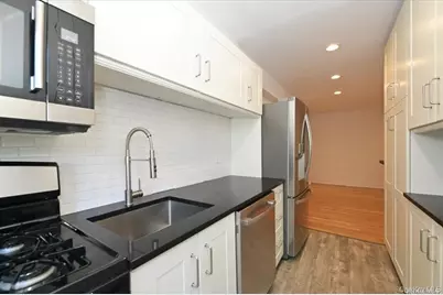 1 Maple Drive #2-J, Great Neck, NY 11021 - Photo 4