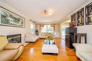 66 Maple St, Roslyn Heights, NY 11577 - Photo 6