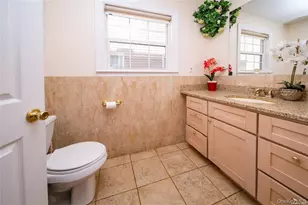 66 Maple St, Roslyn Heights, NY 11577 - Photo 18