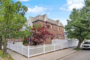 9327 244th St, Floral Park, NY 11001 - Photo 24