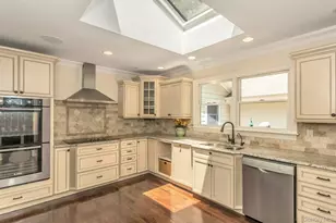 10 Laurel Cove Rd, Oyster Bay, NY 11771 - Photo 12