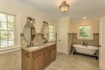 10 Laurel Cove Road, Oyster Bay, NY 11771 - Photo 18