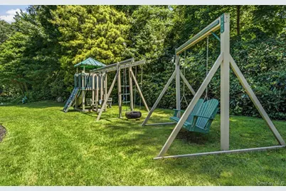 15 Tiber Road, Oyster Bay, NY 11791 - Photo 40