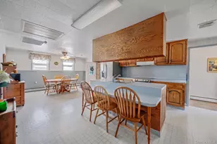 426 N 4th St, Lindenhurst, NY 11757 - Photo 14