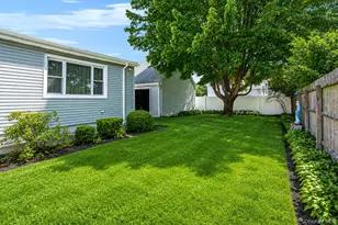 426 N 4th St, Lindenhurst, NY 11757 - Photo 6
