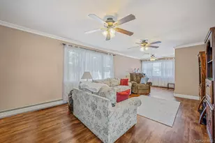 426 N 4th St, Lindenhurst, NY 11757 - Photo 18