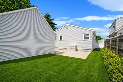 426 N 4th Street, Lindenhurst, NY 11757 - Photo 10