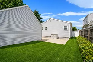 426 N 4th St, Lindenhurst, NY 11757 - Photo 10