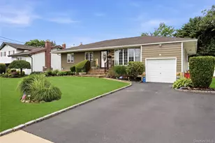 17 Mohawk Pl, Massapequa, NY 11758 - Photo 4