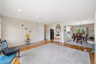 17 Mohawk Pl, Massapequa, NY 11758 - Photo 6