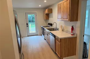 29 Thompson St, Red Hook, NY 12571 - Photo 4