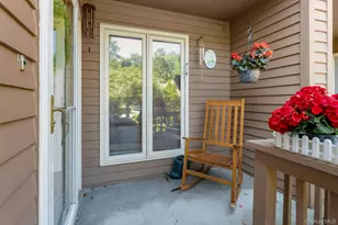 114 Ridgeview Ln, Yorktown Heights, NY 10598 - Photo 2