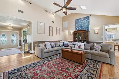 8 Penn Drive, Dix Hills, NY 11746 - Photo 4