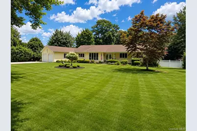 8 Penn Drive, Dix Hills, NY 11746 - Photo 30