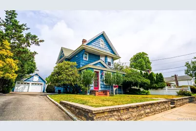 14 Easton Street, Lindenhurst, NY 11757 - Photo 1