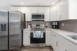 35 Village Cir S, Manorville, NY 11949 - Photo 8