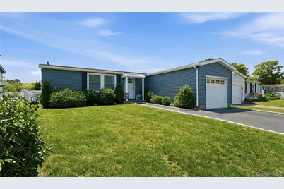 35 Village Circle S, Manorville, NY 11949 - Photo 2